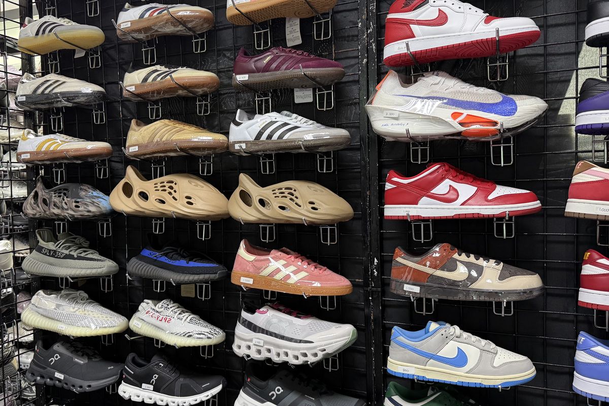 USS Yard Sale 2026, Puma Speedcat Ballet, Nike Air Jordan, Nike Air Force 1, 5 Rekomendasi Sneakers di Bawah Rp 1 Juta yang Bisa Jadi Pilihan di USS Yard Sale 2026, 1. Puma Speedcat Ballet, 2. Nike Air Jordan, 3. Nike Air Force 1 Low, 4. Adidas NMD, 5. New Balance 550