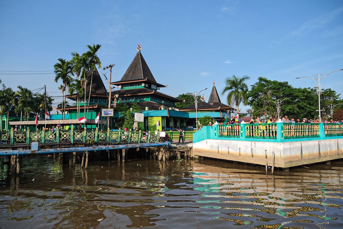 wisata religi, libur Lebaran, 5 Desa Wisata Religi dengan Tradisi Ziarah Syawal untuk Libur Lebaran, 1. Desa Wisata Religi Astana, Kabupaten Cirebon, 2. Desa Wisata Alamendah, Kabupaten Bandung, 3. Desa Wisata Nyatnyono, Kabupaten Semarang, 4. Desa Wisata Kuin Utara, Banjarmasin, Kalimantan Selatan  , 5. Desa Kadilangu, Kabupaten Demak