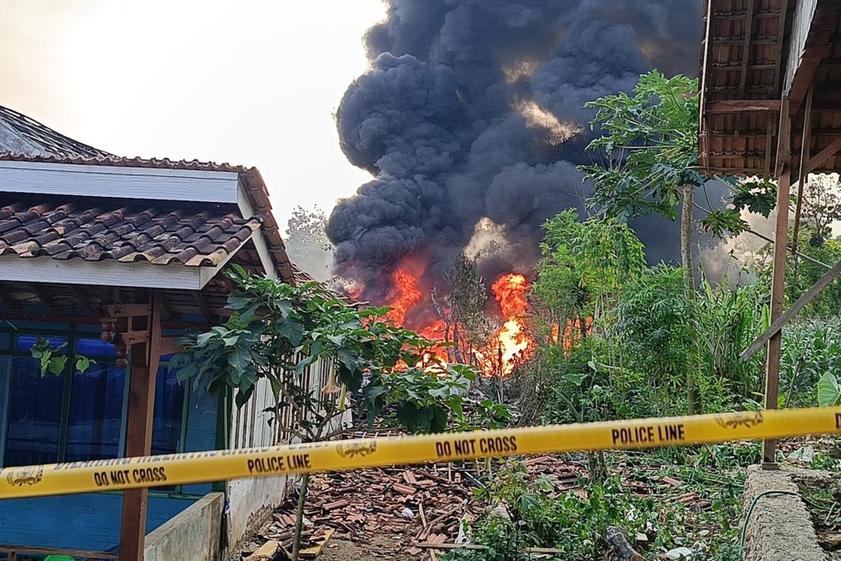 Blora, sumur minyak, Kebakaran sumur minyak, kebakaran sumur minyak ilegal selama sebulan lebih, sumur minyak blora terbakar, kebakaran sumur minyak di blora, Identitas 2 Korban Tewas Kebakaran Sumur Minyak di Blora