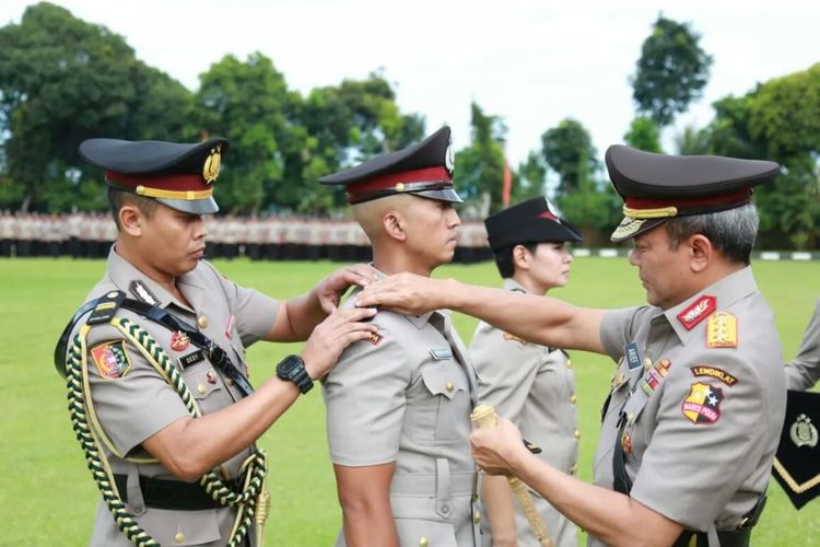Polri, perwira tinggi Polri, kenaikan pangkat Polri, Pati Polri naik pangkat, pati Polri naik pangkat 2025, Daftar 27 Pati Polri yang Naik Pangkat, dari Komjen hingga Brigjen, Kenaikan Pangkat sebagai Bentuk Penghargaan, 4 Pati Naik Pangkat Jadi Komisaris Jenderal (Komjen), 8 Pati Naik Pangkat Jadi Inspektur Jenderal (Irjen), 15 Pati Naik Pangkat Jadi Brigadir Jenderal (Brigjen), Bentuk Apresiasi dan Tanggung Jawab Baru