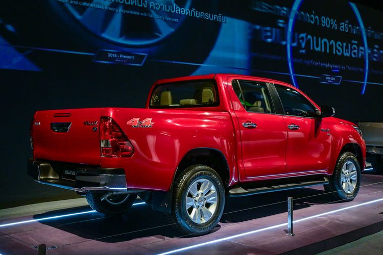 Hilux, Toyota, pikap, Pikap Kabin Ganda, evolusi toyota hilux, Setengah Abad Evolusi Toyota Hilux