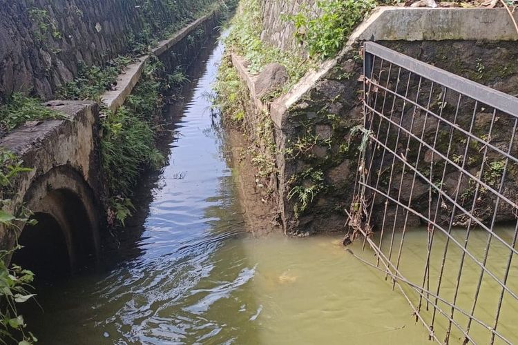 sampah, jalan tol, Jasamarga Metropolitan Tollroad, Tol Jagorawi, Sampah Saluran yang Bikin Tol Jagorawi Banjir Sudah Diatasi