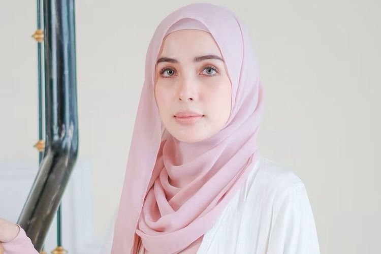 hijab, voal, viscose-rayon, silk, Ramadhan 2025, pashmina cashmere, pashmina bordir, rekomendasi pashmina kekinian, pashmina kekinian, pashmina 2025, 8 Rekomendasi Pashmina Kekinian dengan Harga di Bawah Rp 200.000, 1. Pashmina Bordir Sulam Orangeshopz, 2. Pashmina Silk Yumnakamra, 3. Pashmina Voal Arabian Hijabqa, 4. Pashmina Oval Lozy Hijab, 5. Pashmina Cashmere Kokomi, 6. Pashmina Tencel Loewes, 7. Pashmina Ceruti Motif Floral HIRA, 8. Pashmina Viscose Marble Luxor