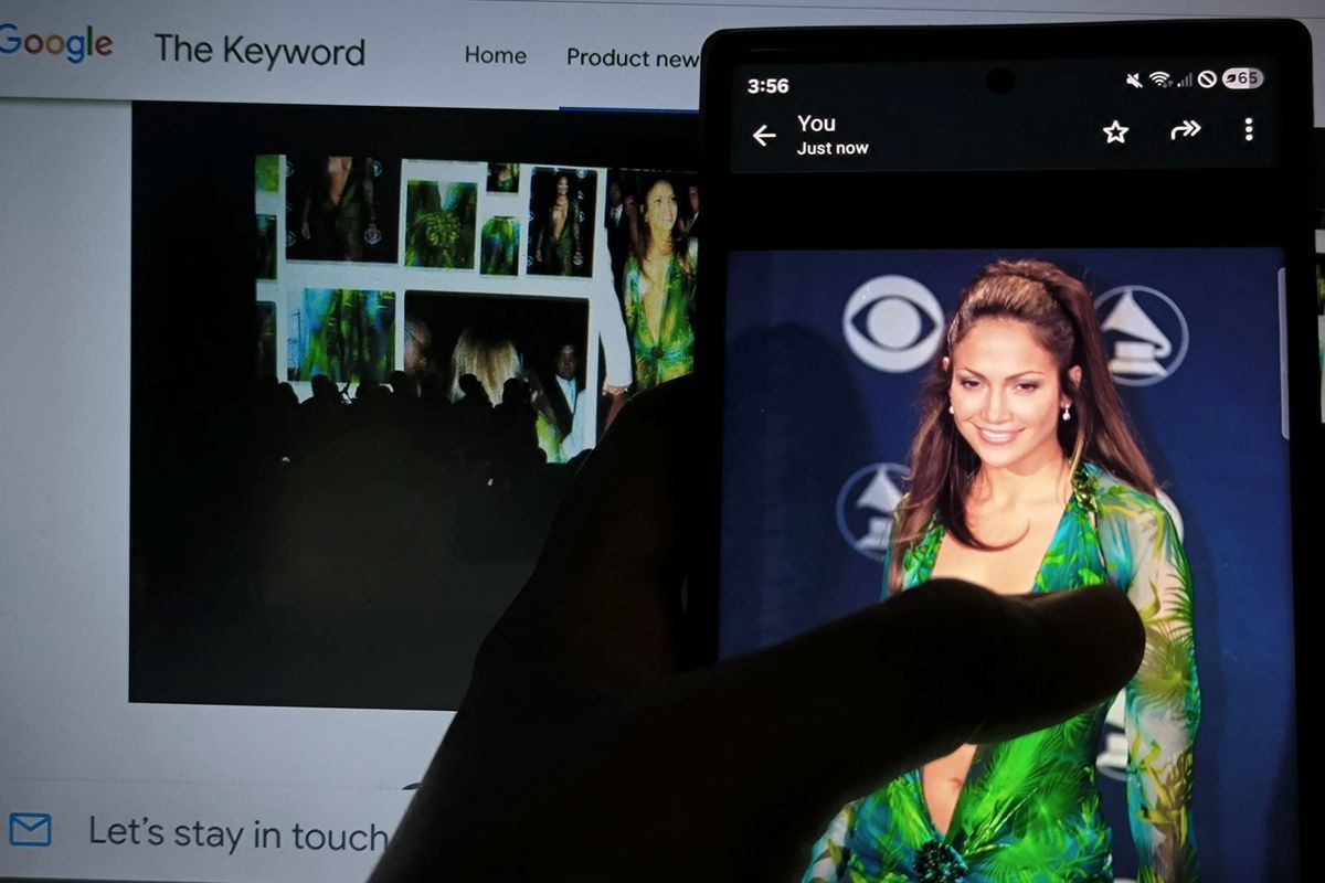 Google, google images, gaun hijau Jlo, grammy 2000, Ketika Dress Ikonik Jennifer Lopez Menginpirasi Lahirnya Google Image...