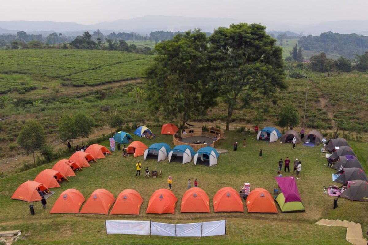 camping, Bogor, Liburan Keluarga di Bogor, Coba Spot Camping Ini, 1. Highland Camp Curug Panjang, 2. Camp Hulu Cai, 3. Gunung Pancar, 4. Camp Gayatri Mountain Adventure, 5. Eagle Hill Outbound, 6. Bukit Cirimpak Camping Ground, 7. D’Jungle Private Camp