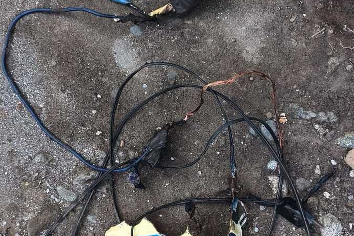 charger, listrik, risiko tak cabut charger, Charger, 3 Risiko Tak Cabut Charger dari Colokan Listrik
