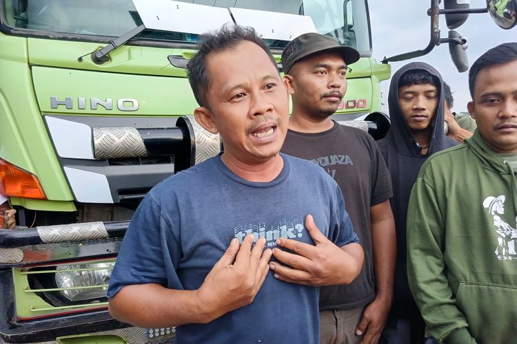 Dedi Mulyadi, tambang parung panjang, tambang Parung Panjang ditutup, tambang Parung Panjang dihentikan, Polemik Penutupan Tambang Parung Panjang, Warga Senang Jalan Lengang, Pekerja Teriak Kehilangan Nafkah, Warga Senang Jalan Tidak Lagi Macet dan Berdebu, Warga Lain Menilai Perlu Dikaji Ulang, Alasan Gubernur Dedi Mulyadi Hentikan Tambang, Jalan Tengah yang Diharapkan