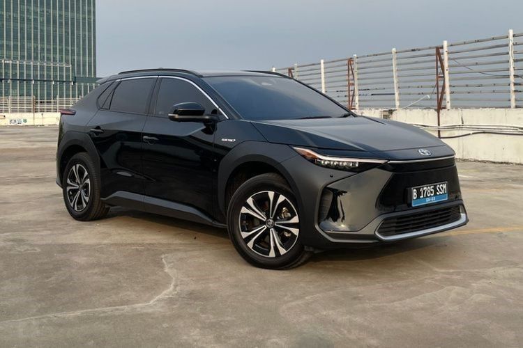 bZ4X, facelift, GIIAS 2025, Toyota bZ4X, mobil listrik, Perbedaan Toyota bZ4X Facelift dan Model Lama