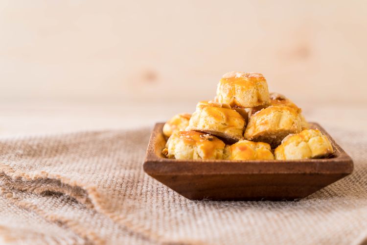 8 Resep Camilan Lebaran 2026 untuk Tamu Silaturahmi, Mudah Dibuat di Rumah, 1. Resep pastel kering isi abon, 2. Resep sagu keju lumer, 3. Resep kue kacang, 4. Resep kue sus kacang, 5. Resep kue putri salju, 6. Resep kue bawang , 7. Resep Lidah kucing , 8. Resep nastar nanas