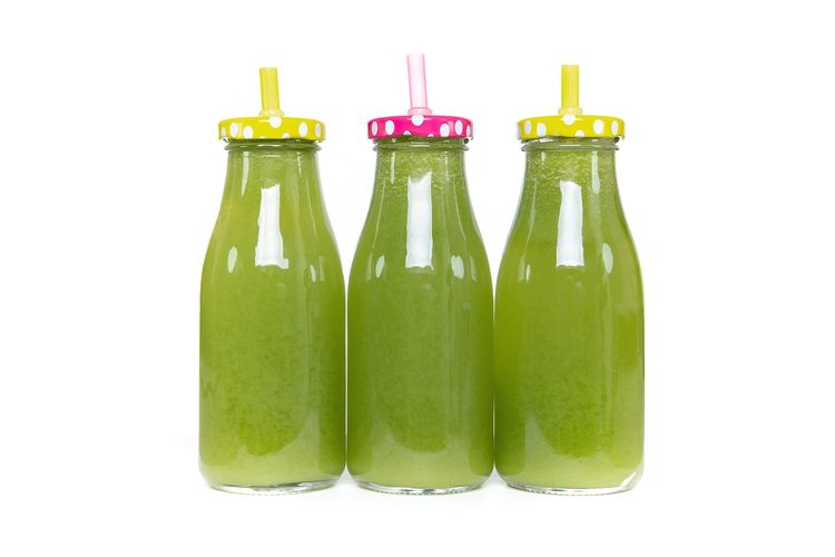 darah tinggi, cara membuat jus seledri, Air rebusan seledri, air rebusan seledri, seledri untuk hipertensi, manfaat seledri, mengolah seledri untuk hipertensi, seledri menurunkan hipertensi, Cara Mengolah Seledri jadi Minuman Penurun Darah Tinggi, Simak!, Jus seledri, wortel, dan celeriac, Air rebusan seledri, Jus seledri dan belimbing wuluh, Jus seledri dan ketimun