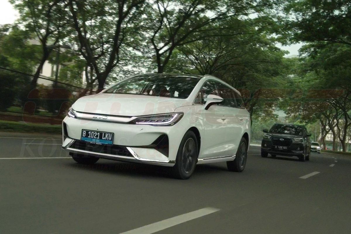 mobil listrik, road trip, libur Nataru, Tips Road Trip Mobil Listrik Saat Nataru 2025
