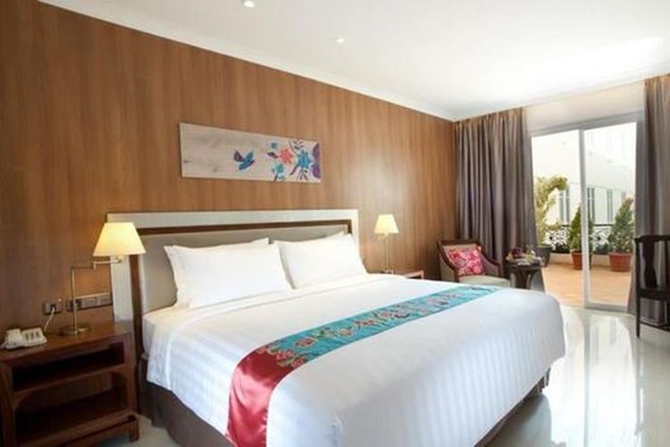 hotel di Pekalongan, 5 Rekomendasi Hotel di Pekalongan, Cocok untuk Liburan dan Trip Bisnis, 1. Aston Pekalongan Syariah Hotel &amp; Conference Center, 2. Howard Johnson by Wyndham Pekalongan, 3. Hotel Dafam Pekalongan, 4. Hotel Santika Pekalongan, 5. The Sidji Hotel Pekalongan