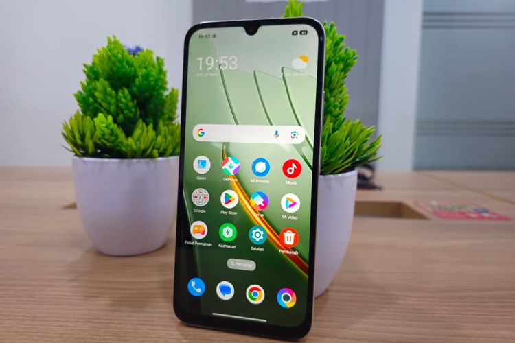 Poco C81 Pro, Menggenggam Poco C81 Pro, HP Rp 1 Jutaan dengan Baterai Jumbo, Layar LCD 120 Hz, Desain "percaya diri", Isi kotak kemasan, Spesifikasi Poco C81 Pro dan harganya