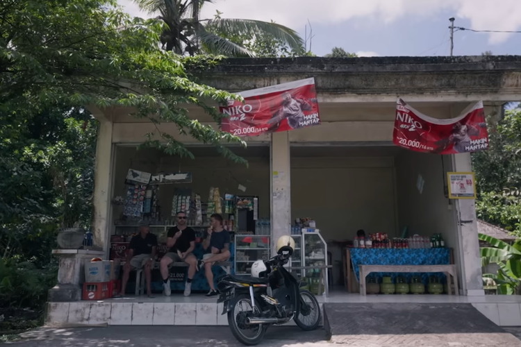 motor bebek, Astrea Prima, Bali, Honda Astrea Prima, Chris Hemsworth, Sahabat Chris Hemsworth Keliling Bali Pakai Bebek Honda Astrea Prima