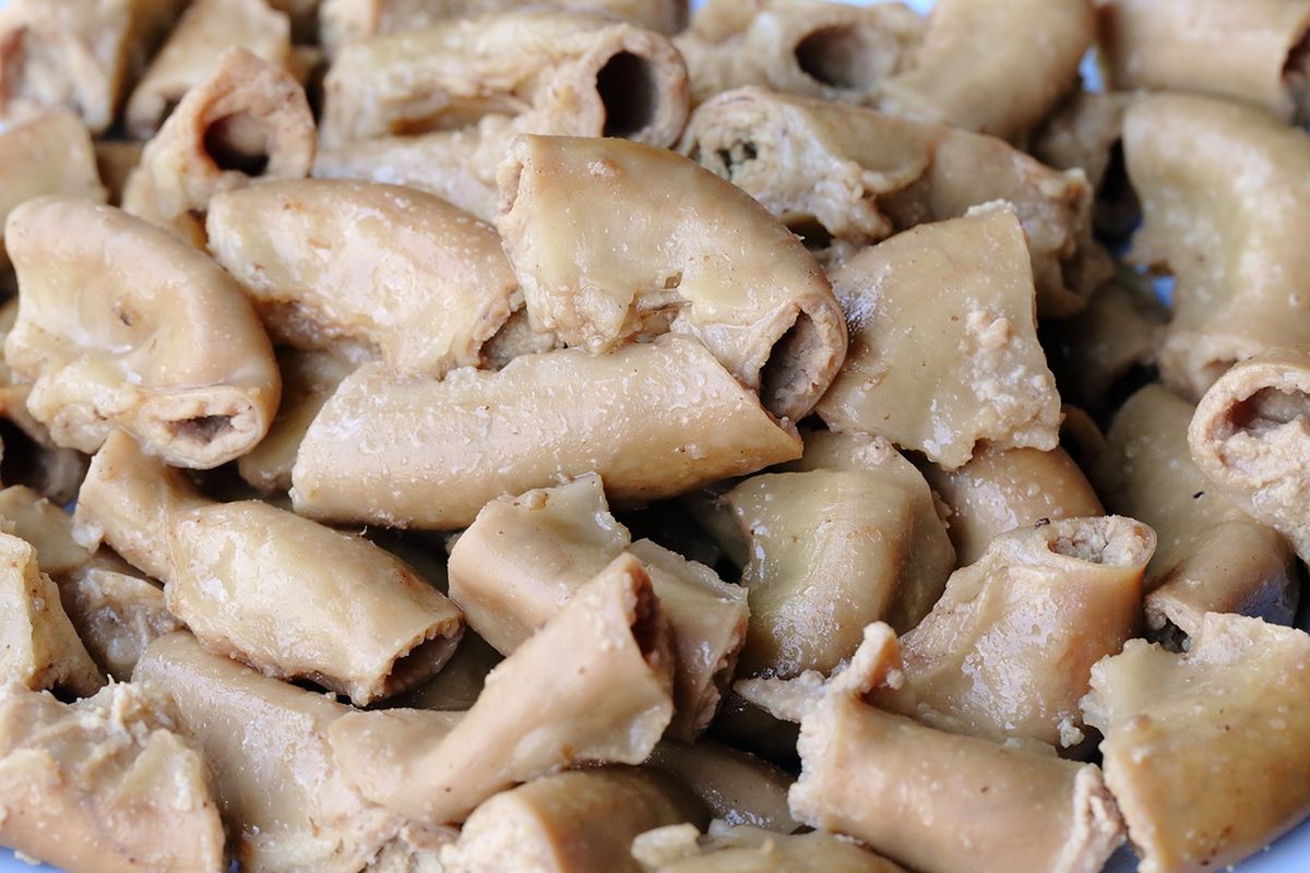 usus sapi, cara membersihkan usus sapi, masterchef indonesia season 12, cara bersihkan usus sapi, masterchef indonesia 12, Cara Bersihkan Usus Sapi, Bahan Makanan pada Tantangan MasterChef Indonesia 12