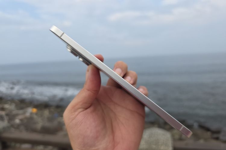 Samsung, Galaxy S25 Edge, benchmark, hands on, Snapdragon 8 Elite for Galaxy, harga samsung s25 edge, hasil foto galaxy s25 edge, Unboxing Galaxy S25 Edge, Review Awal Samsung Galaxy S25 Edge: Super Tipis, Kamera Tajam, Baterai Aman, Unboxing Samsung Galaxy S25 Edge versi Indonesia, Desain tipis yang bikin terkesan, Kamera 200 MP, zoom tetap tajam, Ringan dan tetap bertenaga, Daya tahan 10 Jam, Tahan air dengan IP68, Fitur AI yang Lengkap, Harga Samsung Galaxy S25 Edge di Indonesia