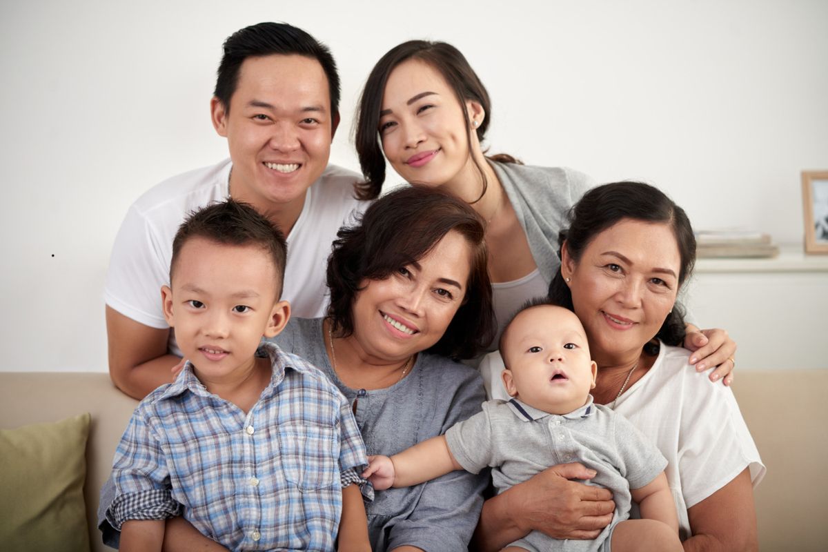 orangtua, Orangtua, peran orangtua setelah anak menikah, hubungan orangtua dan anak setelah menikah, anak yang sudah menikah, batasan orangtua ketika anak sudah menikah, 4 Batasan yang Perlu Diperhatikan Orangtua Ketika Anak Sudah Menikah, 1. Biarkan anak menyelesaikan masalah rumah tangganya sendiri, 2. Hindari intervensi jika tak diminta, 3. Dukung keputusan anak, bukan mengatur, 4. Hargai perubahan prioritas anak