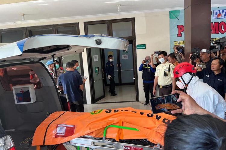 korban ponpes al khoziny, ponpes al khozini roboh, ponpes al khonizy, ponpes al khonizy ambruk, ponpes al khonizy sidoarjo, 15 Korban Meninggal di Ponpes Al-Khoziny Ditemukan, 5 Diidentifikasi, Data Terkini Korban, Kendala Identifikasi Jenazah, Khofifah Pastikan Identifikasi Korban Profesional, Proses Pencarian Berlanjut