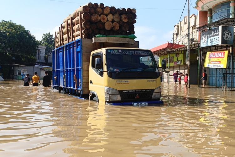 otomotif, tilang, korlantas polri, kendaraan bermotor, bencana banjir, Penindakan Lalu Lintas di Sumatera Dihentikan, Fokus Operasi Tanggap Bencana