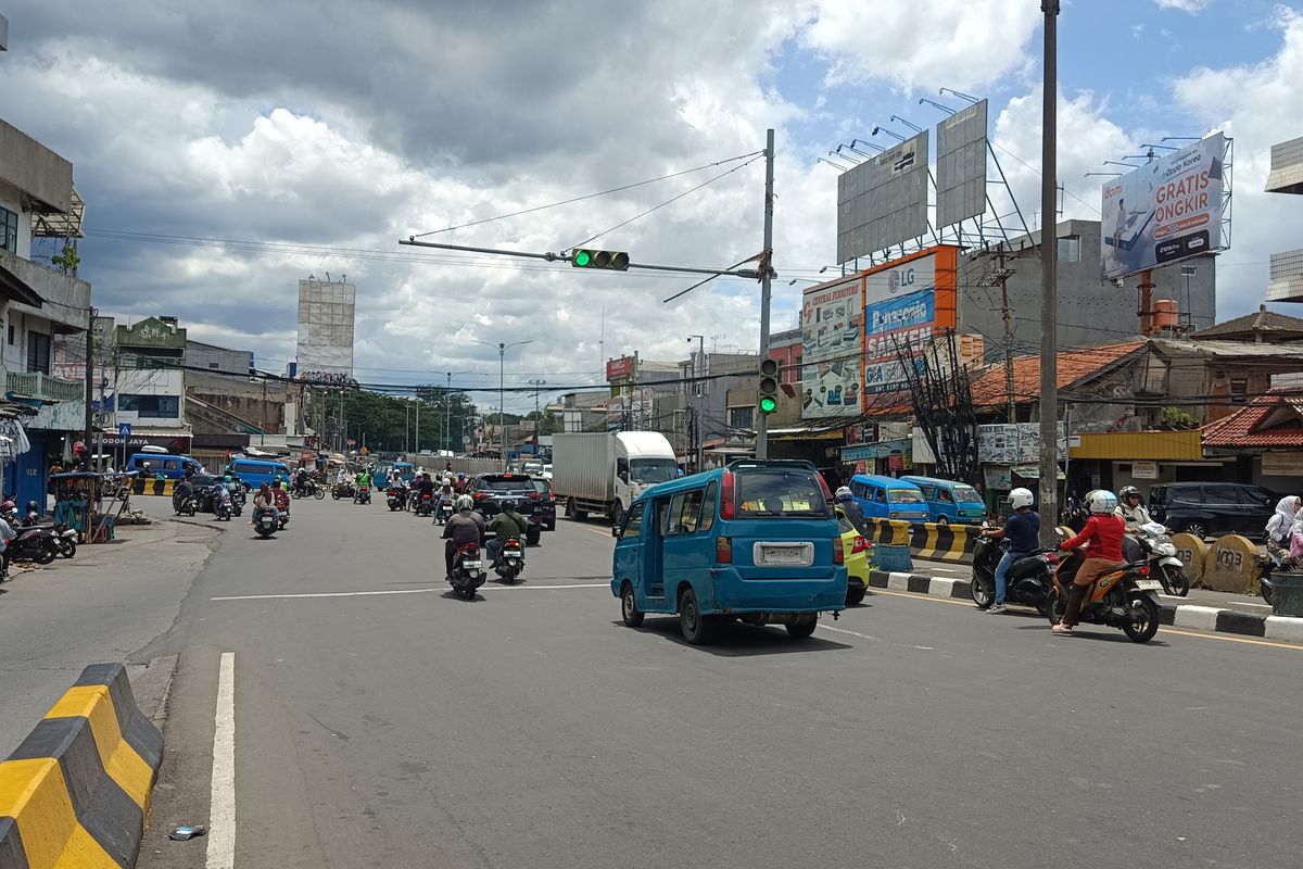 rem blong, ujung turunan, pengendara motor, lampu lalu lintas, Bahaya Lampu Lalu Lintas di Ujung Turunan