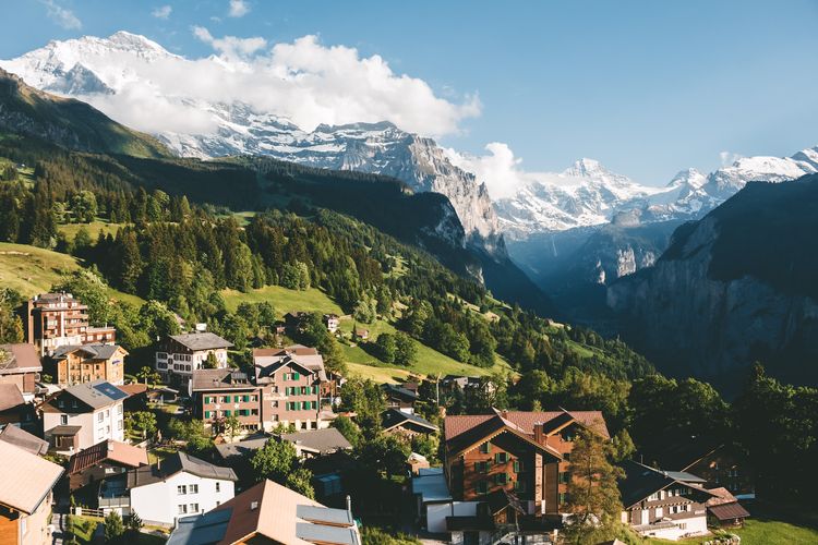 Lauterbrunnen, el rumi dan syifa hadju, el rumi lamar syifa hadju, El Rumi lamar Syifa Hadju di Swiss, Syifa Hadju Dilamar El Rumi di Tempat Impiannya, Ini Keindahan Lauterbrunnen di Pegunungan Alpen Swiss, Lauterbrunnen, Lembah 72 air terjun di Pegunungan Alpen, Keindahan alam dan daya tarik Lauterbrunnen, Asal-usul dan sejarah Lauterbrunnen, Awal mula pariwisata Alpen
