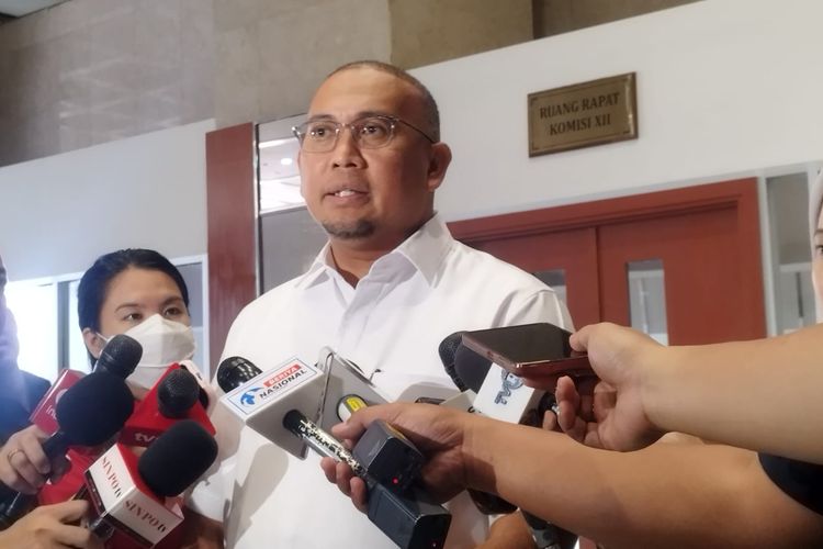 Semen Padang, Andre Rosiade, Stadion Haji Agus Salim akan Dibongkar, Semen Padang FC Jadi Musafir