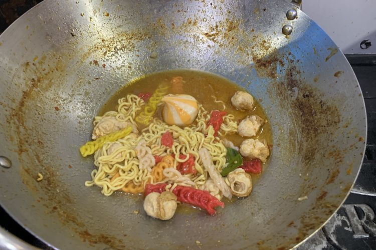 cara membuat seblak, cara membuat bumbu seblak kuah, cara membuat bumbu seblak, cara membuat bumbu seblak agar tahan lama, cara membuat bumbu seblak sedap, 3 Cara Membuat Bumbu Seblak Bandung Tahan Lama ala Chef, Tambah Minyak