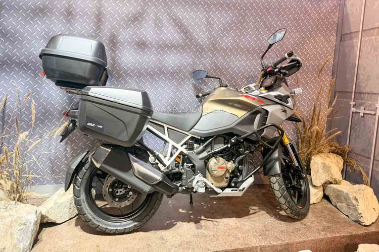 motor adventure, fitur canggih, desain gagah, TVS Apache RTX 300, TVS Luncurkan Motor Adventure Apache RTX 300
