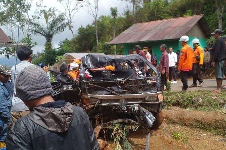 kecelakaan, menolong, motor, Ironi Kecelakaan, dari Salah Penanganan sampai Barang Korban Raib
