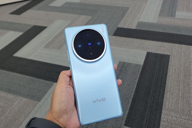 lebaran, 2026, 32 HP Harga Rp 9 Juta Lebih buat Lebaran 2026, Terbaru Xiaomi 17 dan 17 Ultra, 1. Oppo Reno 15 Pro Max, 2. Oppo Find X8, 3. Oppo Find X9, 4. Oppo Find X9 Pro, 5. Oppo Find N5, 6. Vivo X200, 7. Vivo X100 Pro, 8. Vivo X200 Pro, 9. Vivo X300, 10. Vivo X300 Pro, 11. Vivo X Fold5, 12. Vivo X Fold3 Pro, 13. Realme GT 7 Aston Martin Green, 14. Xiaomi 15T Pro, 15. Poco F7 Ultra, 16. Poco F8 Ultra, 17. Samsung Galaxy S25 FE, 18. Samsung Galaxy S25, 19. Samsung Galaxy S25 Edge, 20. Samsung Galaxy S25 Ultra, 21. Samsung Galaxy S26, 22. Samsung Galaxy S26+, 23. Samsung Galaxy S26 Ultra, 24. Samsung Galaxy Z Flip7, 25. Samsung Galaxy Z Fold7, 26. Huawei Pura 80 Ultra, 27. Huawei Pura 80 Pro, 28. Huawei Mate X6, 29. Huawei Mate XT Ultimate Design, 30. Huawei Pura 80, 31. Xiaomi 17, 32. Xiaomi 17 Ultra