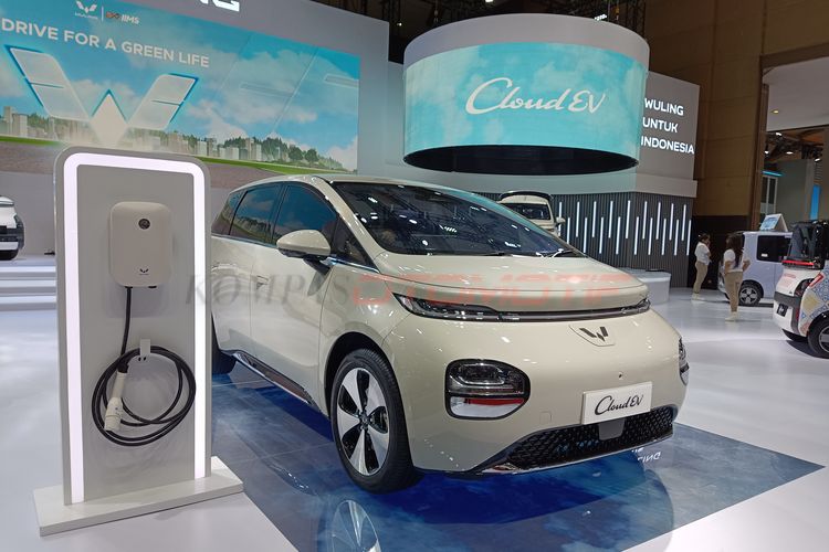 mobil listrik, Wuling Indonesia, Wuling Cloud EV, cloud ev, harga wuling cloud ev, Update Harga Wuling Cloud EV: Nyaman dengan Sofa Mode, Desain dan Dimensi, Performa dan Baterai, Interior: Sofa Mode, Teknologi dan Fitur Keselamatan, Kesimpulan, Harga Wuling Cloud EV (OTR Jakarta):