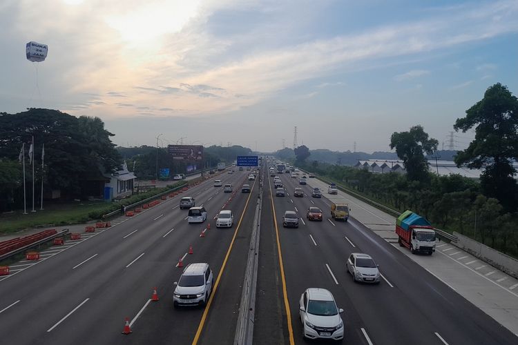Jasa Marga, pohon tumbang, cuaca ekstrem, jalan tol, Reklame Ambruk hingga Banjir di Tol, Begini Respons Jasa Marga