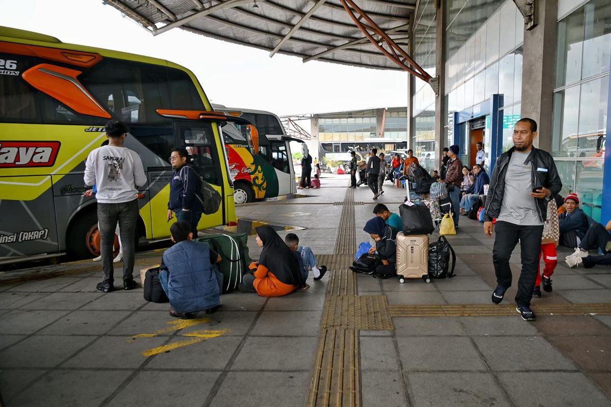 Harga tiket bus, Harga Tiket Bus Jakarta-Surabaya Hari Ini 23 Desember 2025, Keberangkatan Terakhir Pukul 18:15 WIB