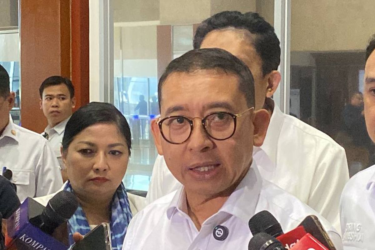 Fadli Zon, pemerkosaan massal, tragedi Mei 1998, pemerkosaan Mei 1998, kerusuhan Mei 1998, fadli zon, Tragedi Mei 1998, Pemerkosaan massal, penulisan ulang sejarah indonesia, Dusta Sejarah? Fadli Zon Dikecam karena Bantah Pemerkosaan Massal Mei 1998, Apa Kata Para Saksi dan Aktivis?, Mengapa Pernyataan Fadli Zon Dianggap Berbahaya?, Bagaimana Tanggapan Lembaga HAM?, Kenapa Penulisan Sejarah Tidak Bisa Mengabaikan Luka Kolektif?