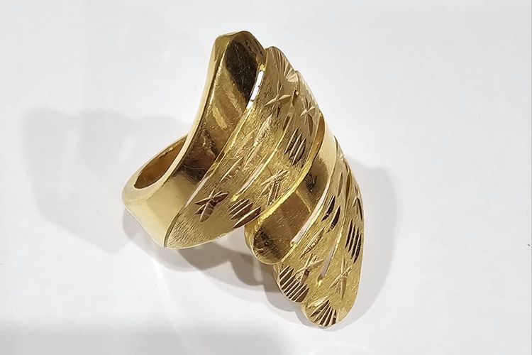cincin emas, Lelang KPK, perhiasan emas, kalung emas, gelang emas, lelang barang sitaan kpk, barang sitaan korupsi, lelang kpk 2025, lelang kpk kapan, 7 Perhiasan di Lelang KPK 2025, Ada Cincin Naga