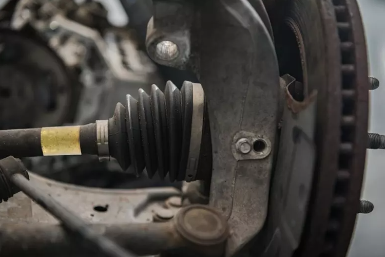 CV joint lepas, Penyebab CV Joint Mobil Bisa Terlepas saat Dioperasikan