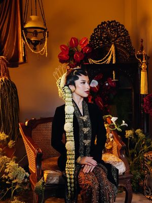 Intip Foto Prewedding Justin Hubner dan Jennifer Copper, Anggun dengan Busana Adat Jawa