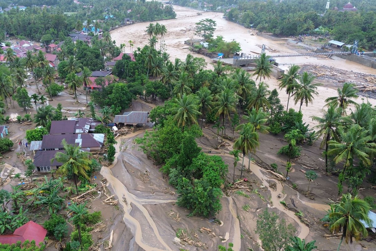 Taman Nasional Tesso Nilo, tata kelola hutan, banjir dan tanah longsor, Raja Juli Antoni, menteri kehutanan, banjir dan tanah longsor di Sumatera, Menhut: Banjir dan Longsor di Sumatera Jadi Momentum Perbaiki Tata Kelola Hutan