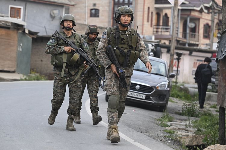 India serang Pakistan, india vs pakistan, india serang pakistan, India Perang Lawan Pakistan, Perang India vs Pakistan, kondisi wni di india, kemlu imbau wni tidak bepergian ke india pakistan, kondisi india pakistan, Breaking News India Serang Pakistan, India Serang Wilayah Pakistan, Warga Indonesia Diimbau Tunda Perjalanan ke India dan Pakistan