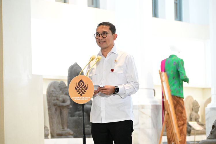 fadli zon, Titiek Soeharto, Selvi Ananda, Iriana, Hari Kebaya Nasional, hari kebaya nasional 2025, kebaya bercerita, Perayaan Hari Kebaya Nasional 2025 di Museum Nasional, Parade hingga Diplomasi Budaya