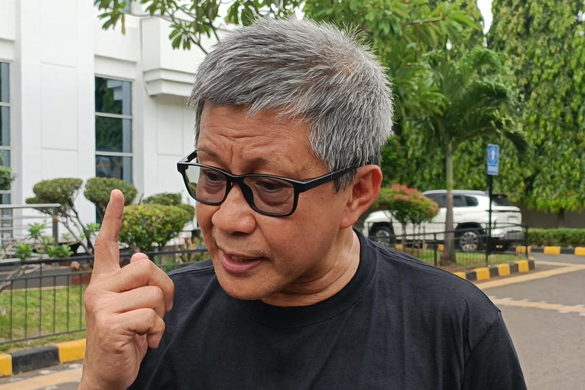 Rocky Gerung, ijazah palsu Jokowi, Rocky Gerung Diperiksa Polda Metro Jaya Terkait Kasus Ijazah Palsu Jokowi