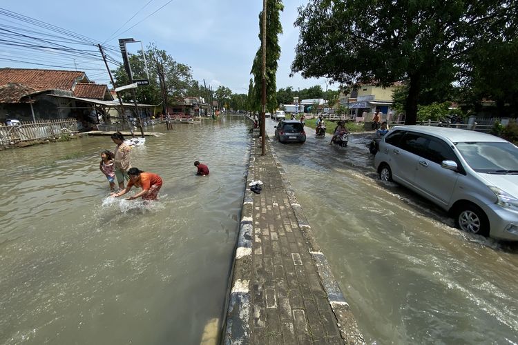 mobil manual, Cegah Kopling Lengket Setelah Mobil Manual Terobos Banjir