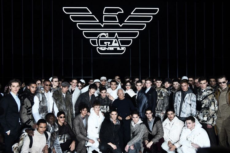 Giorgio Armani, Giorgio Armani wafat, profil Giorgio Armani, warisan Giorgio Armani, brand giorgio armani, karya giorgio armani, giorgio armani meninggal dunia, Giorgio Armani Meninggal Dunia, Tinggalkan Warisan Elegansi yang Abadi, Armani jadikan Milan sebagai inspirasi, Berawal dari setelan longgar hingga ke Hollywood, Prinsip elegan tanpa berlebihan, Dari studio kecil hingga ke kerajaan mode, Warisan Armani yang abadi