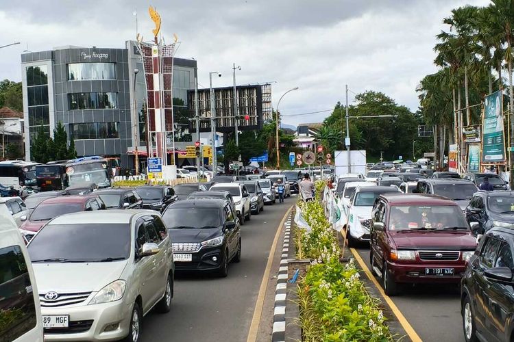 lalu lintas, car free night, Puncak Bogor, H-1 Tahun Baru, Polisi Tutup Jalur Wisata Puncak Bogor untuk Car Free Night