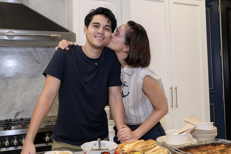 Luna Maya, Potret Luna Maya Tampil Fresh dengan Rambut Bob di Tahun 2026, Tahun baru tampil dengan rambut baru, Detail gaya rambut bob Luna Maya, Komentar hairdresser soal potongan rambut Luna, Kesan dewasa, elegan, dan relevan dengan tren