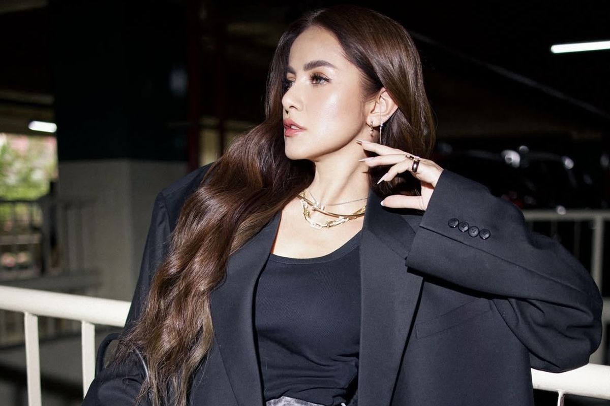 Olla Ramlan, pria lebih muda, Teuku Ryan, mencintai laki laki yang lebih muda, laki laki lebih muda dari perempuan, pacaran dengan laki laki yang lebih muda, pacaran dengan laki-laki lebih muda, olla ramlan sekarang, laki-laki lebih muda, Olla Ramlan Pacari Pria Lebih Muda, Ini Alasan Banyak Perempuan Lakukan Hal Sama