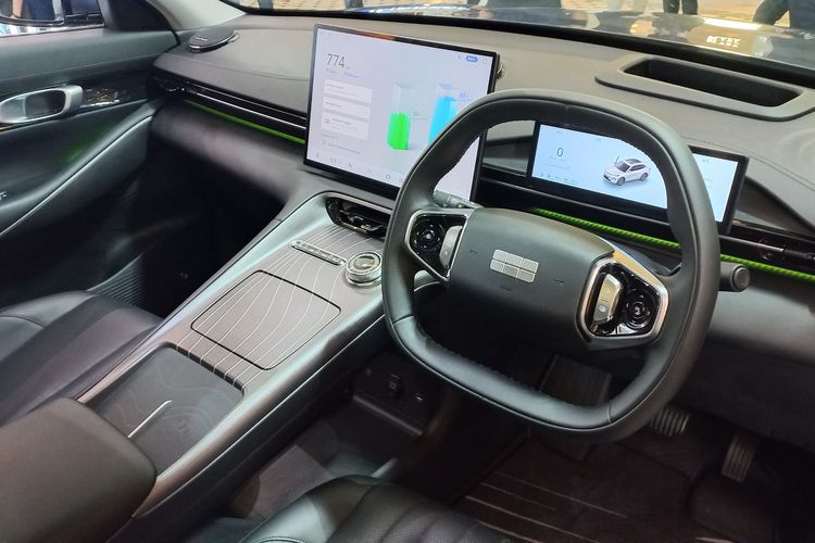 Geely, Chery, PHEV, plug-in hybrid electric vehicle, SUV Hybrid, Tiggo 8 CSH, Starray EM-i, Komparasi Geely Starray EM-i vs Chery Tiggo 8 CSH, Siapa Unggul?