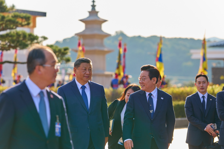 Xiaomi, Xi Jinping, Presiden China, presiden korea selatan, Lee Jae-myung, Xi Jinping Hadiahi Presiden Korea Selatan HP Xiaomi, Saling Bercanda soal Mata-mata