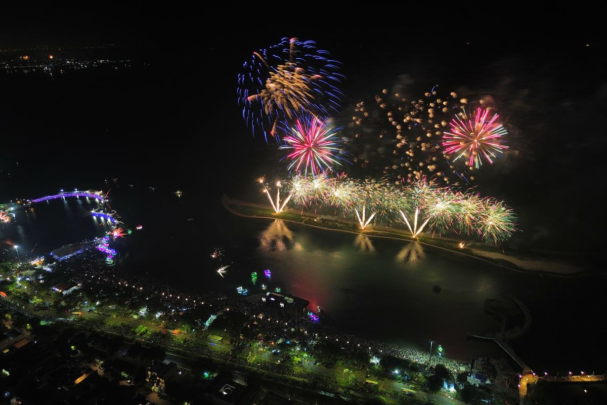 Tahun Baru 2026, resolusi Tahun Baru, Resolusi Tahun Baru 2026: Langkah Realistis yang Mudah Dijalankan Sehari-hari, 1. Mengurangi konsumsi minuman manis, 2. Lebih sedikit duduk, lebih banyak bergerak, 3. Menjalani proses dengan pola pikir positif, 4. Menghentikan dialog negatif dengan diri sendiri, 5. Melakukan aktivitas yang bermakna, 6. Lebih bijak mengelola keuangan, 7. Bagaimana menjaga kesehatan fisik secara konsisten?, 8. Mengapa pengembangan diri dan karier perlu direncanakan?, 9. Bagaimana mewujudkan keuangan yang lebih sehat?, 10. Mengapa hubungan sosial yang berkualitas penting dijaga?, 11. Bagaimana meningkatkan kualitas tidur?