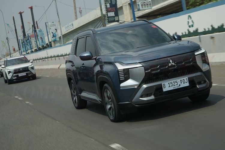 Agus Gumiwang, SUV terbaru, agus gumiwang, GIIAS 2025, Mitsubishi Destinator, Ini Kata Menteri Agus Gumiwang Saat Duduk di Mitsubishi Destinator